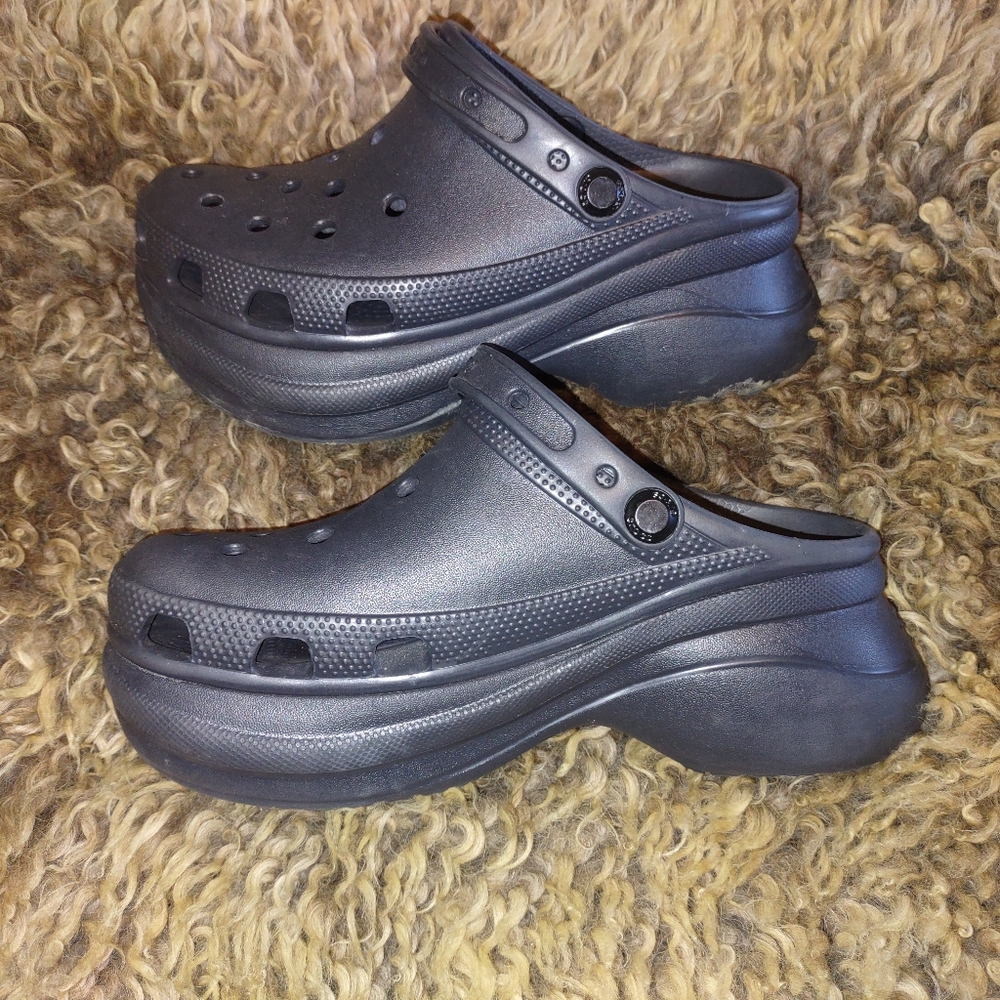 Crocs platform clogs blacm